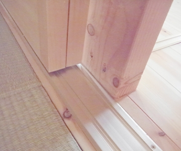 部屋間の段差の解消・引き戸への取替